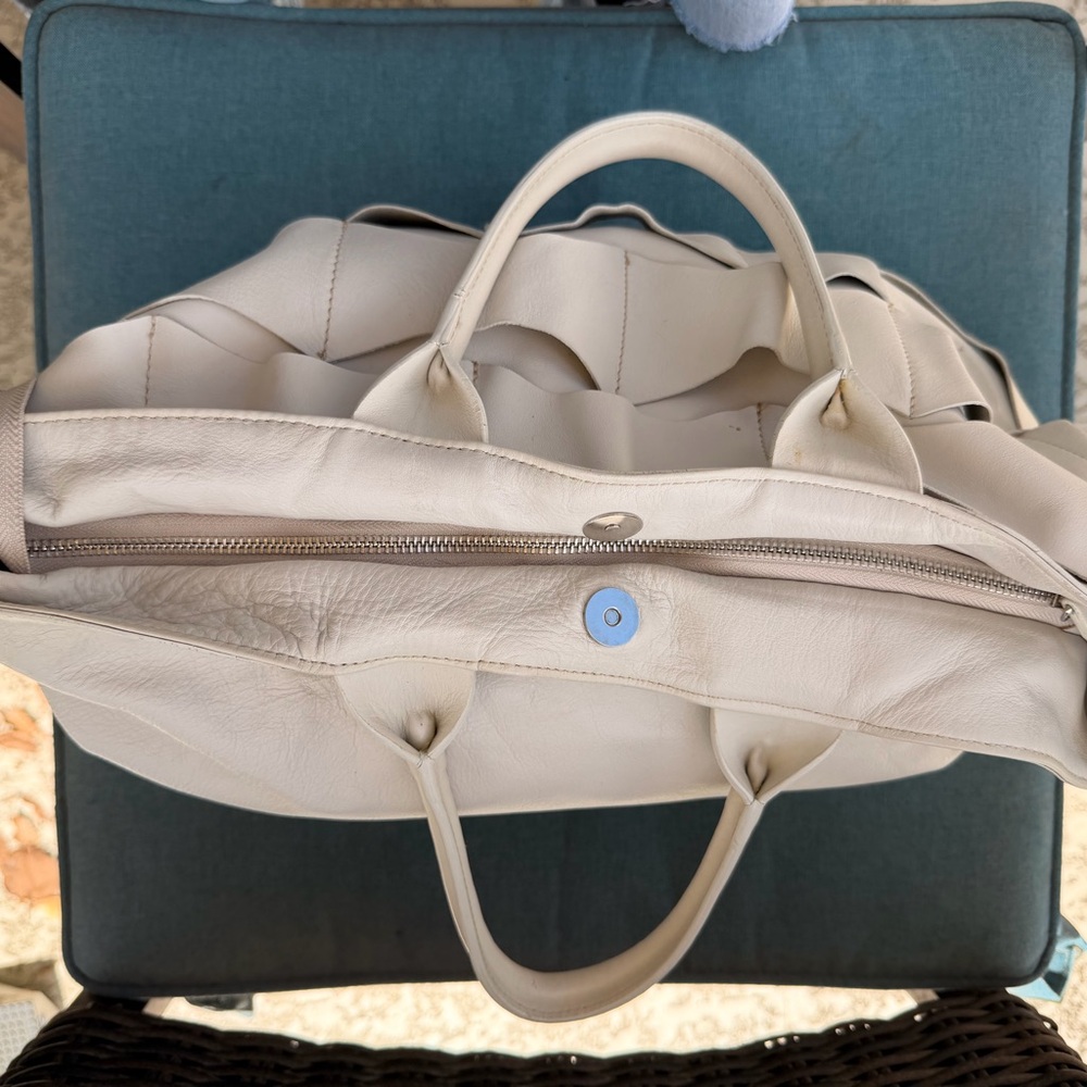 Ruffled Genuine leather Tote Bag - Picture 5 of 7